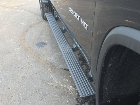 Used 2022 Chevrolet Silverado 2500 Custom w/ Custom Convenience Package AWD/4WD image 15