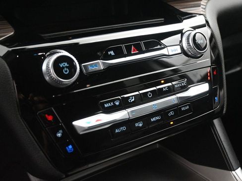 Used 2024 Ford Explorer Limited RWD image 6