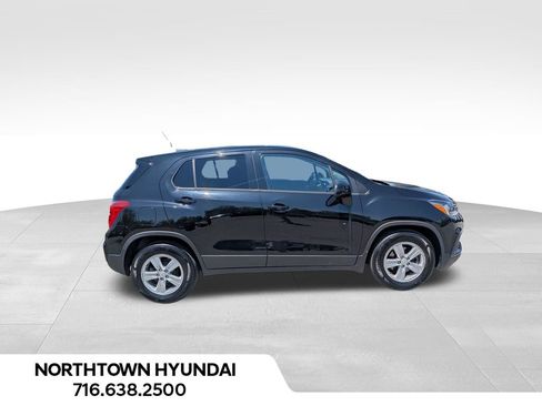 Used 2020 Chevrolet Trax LS w/ Tint and Cruise Package FWD image 9