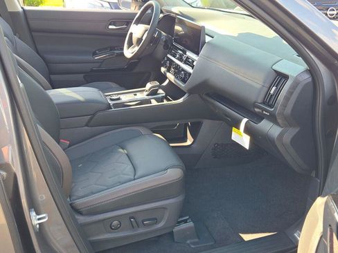 New 2026 Nissan Pathfinder Platinum AWD/4WD image 3