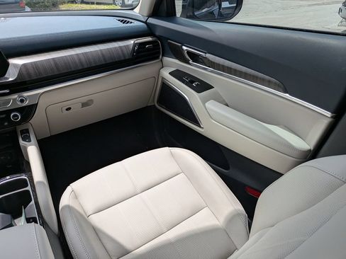 Used 2025 Kia Telluride EX w/ EX Captain's Chair Package FWD image 14