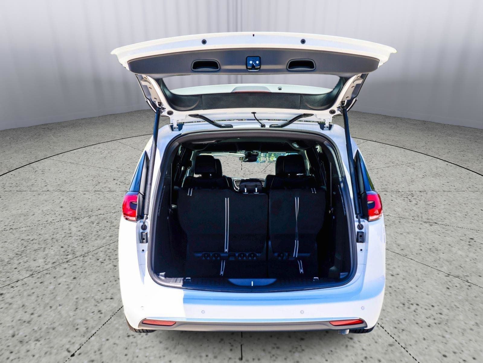New 2027 Chrysler Pacifica Select FWD image 8