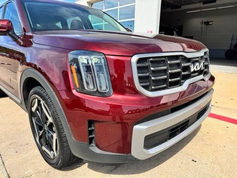 Used 2023 Kia Telluride S w/ S Sunroof Package FWD image 9