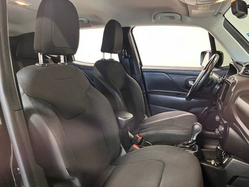 Used 2019 Jeep Renegade Altitude w/ Quick Order Package 2XM image 10