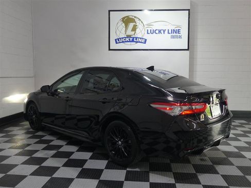 Used 2019 Toyota Camry SE image 11