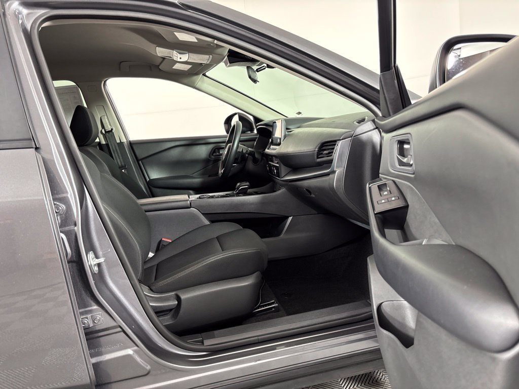Used 2024 Nissan Rogue S AWD/4WD image 7