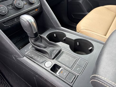 Used 2020 Volkswagen Atlas Cross Sport SE w/ Panoramic Sunroof Package image 26