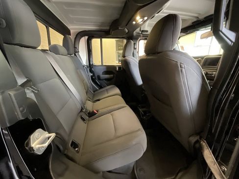 Used 2021 Jeep Gladiator Sport image 22