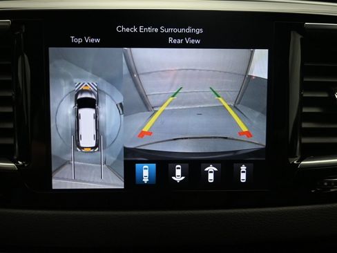 Used 2018 Chrysler Pacifica Touring-L Plus w/ Advanced Safetytec Group FWD image 16