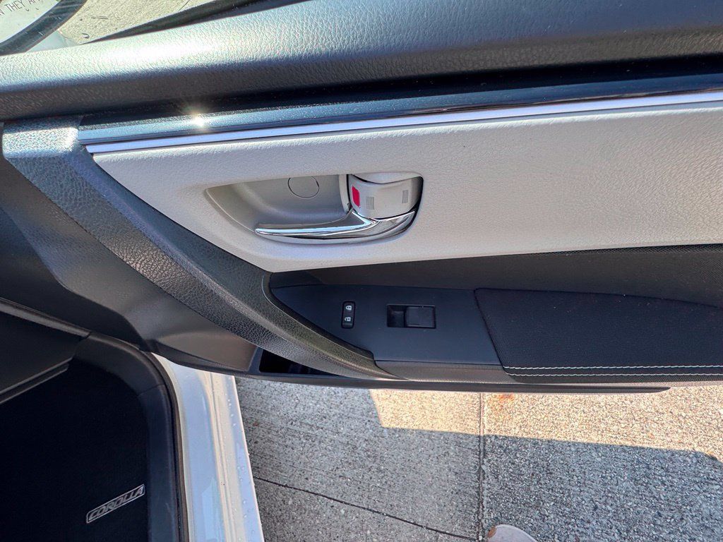 Used 2019 Toyota Corolla LE FWD image 23