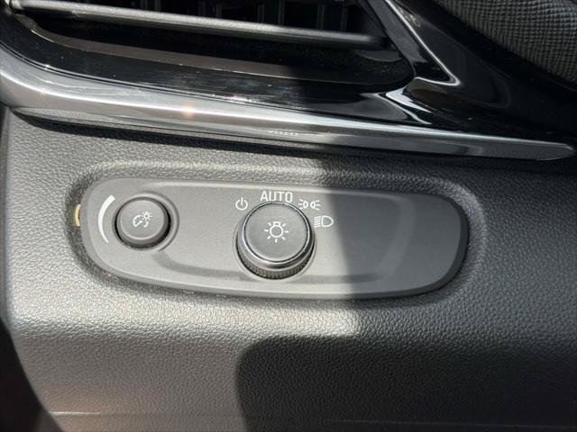 Used 2024 Buick Envista Sport Touring w/ Convenience I Package FWD image 22