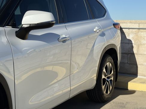 Used 2023 Toyota Highlander XLE image 8