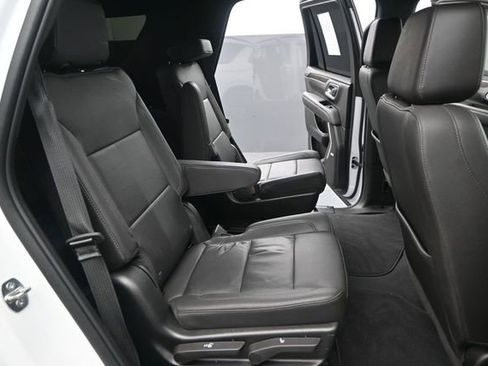 Used 2022 Chevrolet Tahoe Z71 w/ Luxury Package AWD/4WD image 17