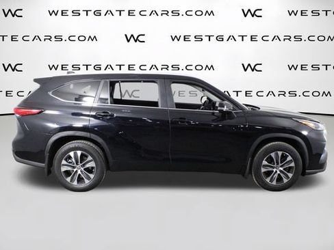 Used 2023 Toyota Highlander XLE FWD image 46