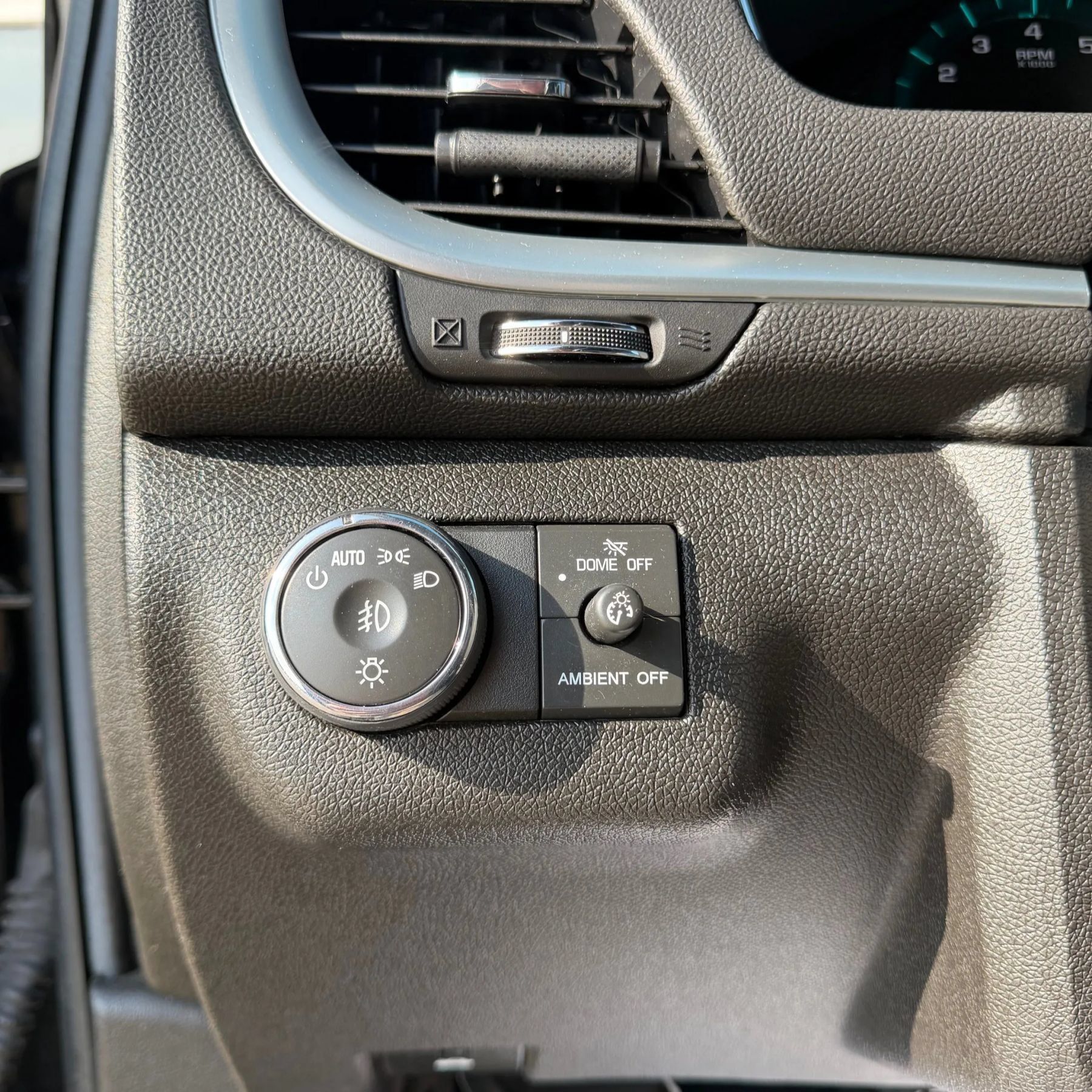 Used 2014 Chevrolet Traverse LT FWD image 10