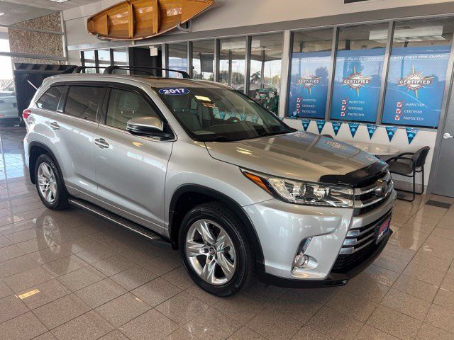 Used 2017 Toyota Highlander Limited AWD/4WD image 6