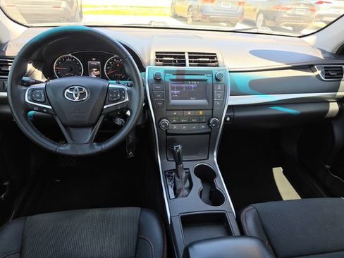 Used 2016 Toyota Camry SE FWD image 8