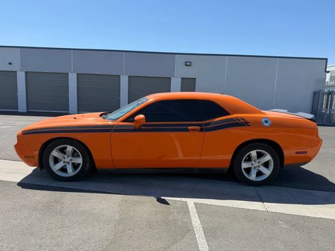 Used 2012 Dodge Challenger SXT RWD image 2