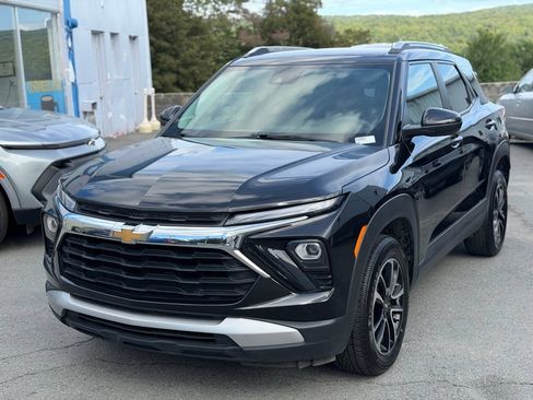 Used 2025 Chevrolet TrailBlazer LT AWD/4WD image 1