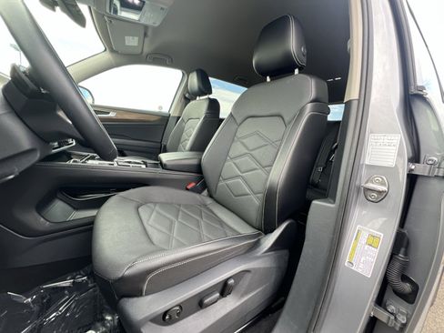 Used 2024 Volkswagen Atlas SE image 13