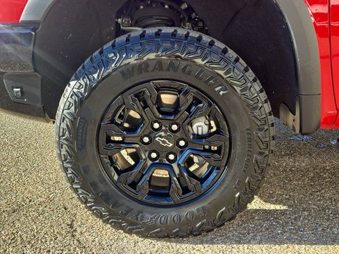 Used 2025 Chevrolet Silverado 1500 ZR2 w/ Technology Package image 11