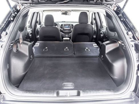 Used 2020 Jeep Cherokee Latitude FWD image 39