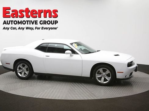 Used 2022 Dodge Challenger SXT RWD image 44