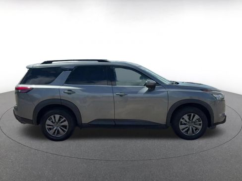Used 2025 Nissan Pathfinder SV FWD image 13