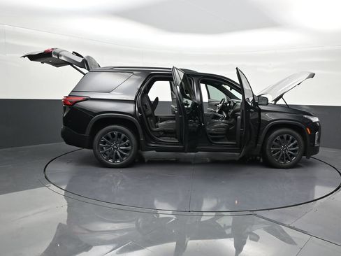 Used 2023 Chevrolet Traverse RS image 33