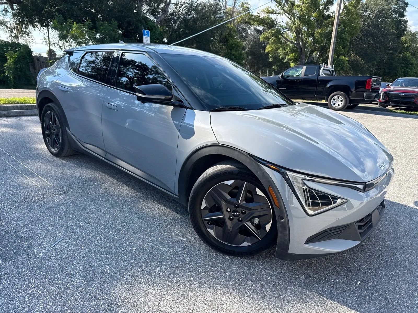 Used 2025 Kia EV6 Light w/ Light LR Technology Package RWD image 6