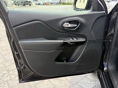 Used 2023 Jeep Cherokee Altitude Lux image 10