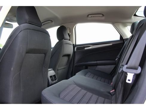 Used 2020 Ford Fusion SE FWD image 14