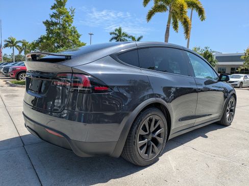 Used 2024 Tesla Model X AWD/4WD image 4