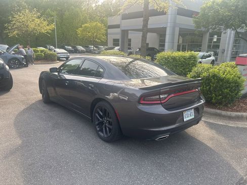 Used 2020 Dodge Charger SXT w/ Blacktop Package image 4