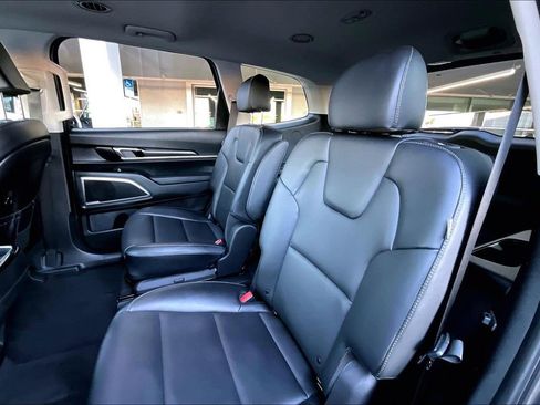 Used 2025 Kia Telluride S image 15