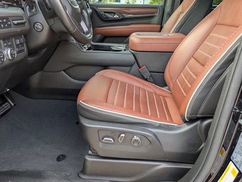Used 2023 GMC Yukon XL Denali Ultimate AWD/4WD image 17