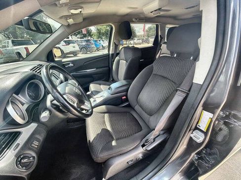 Used 2019 Dodge Journey SE w/ Premium Group FWD image 18