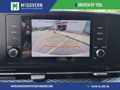 Used 2023 Kia Carnival LX FWD image 37