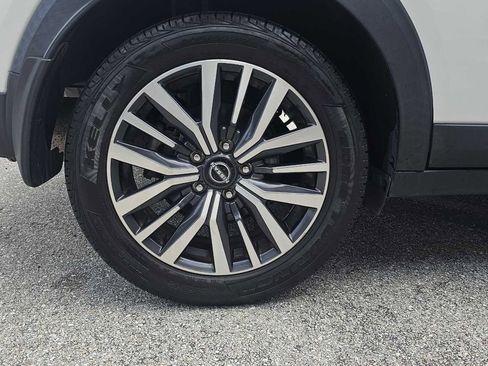 Used 2022 Nissan Kicks SV FWD image 7