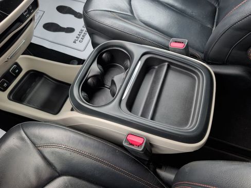 Used 2017 Chrysler Pacifica Touring-L image 15