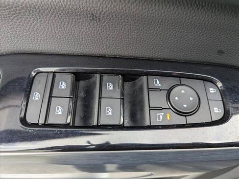 Used 2025 Nissan Pathfinder SL w/ SL Premium Package AWD/4WD image 10