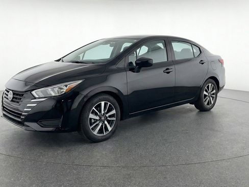Used 2025 Nissan Versa SV image 3