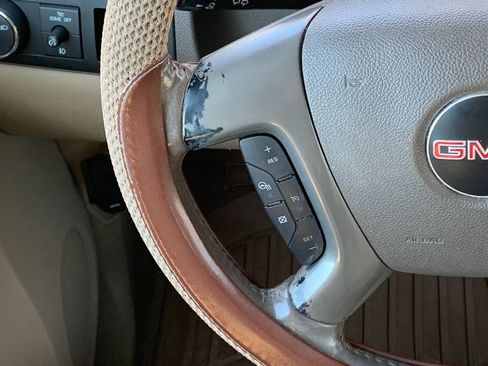 Used 2012 GMC Yukon SLT w/ SLT-2 Equipment Package image 13