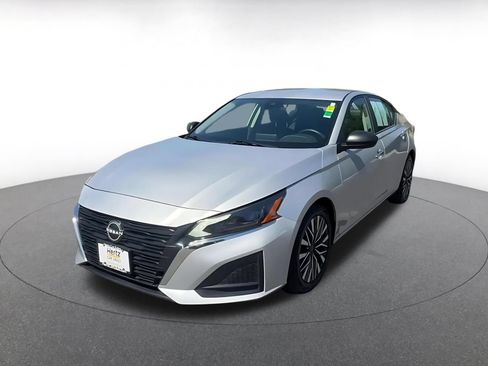 Used 2024 Nissan Altima 2.5 SV FWD image 7
