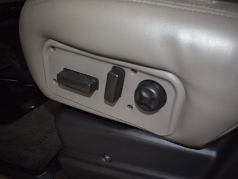 Used 2003 HUMMER H2 w/ Preferred Equipment Group image 34