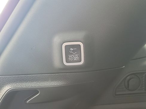 Used 2023 Jeep Grand Cherokee Altitude image 12