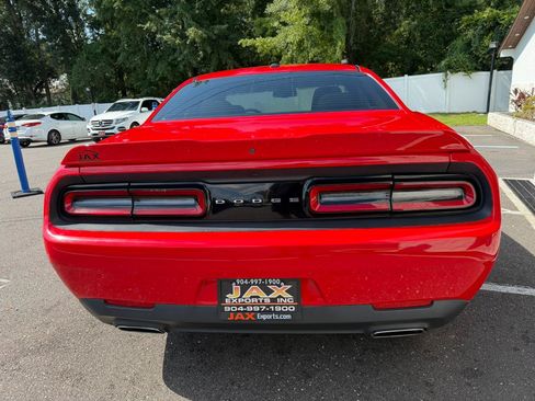 Used 2018 Dodge Challenger SXT RWD image 14