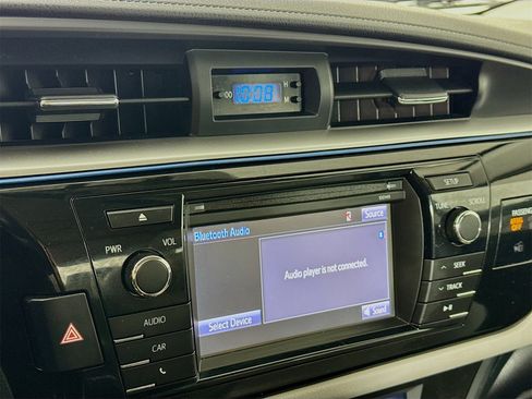 Used 2015 Toyota Corolla LE image 12