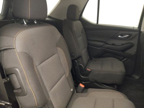 Used 2021 Chevrolet Traverse LT FWD image 19