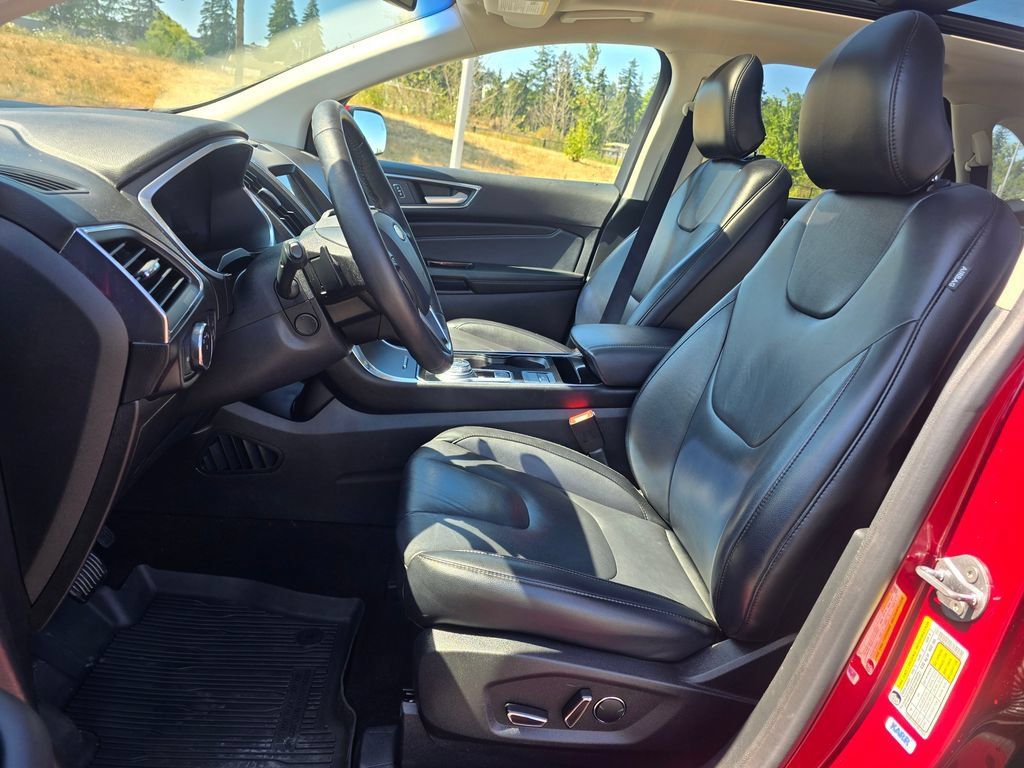 Used 2019 Ford Edge Titanium w/ Cold Weather Package AWD/4WD image 11